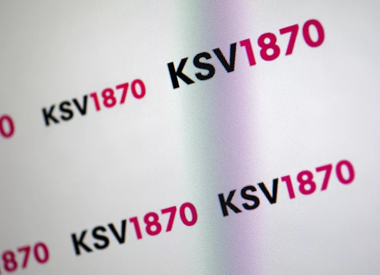 KSV1870 Logo über Monitor